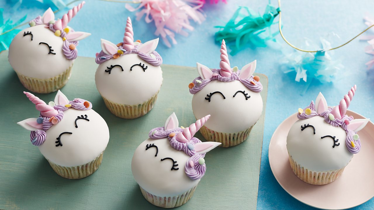 Top Off Your Treats With These DIY Fondant Toppers