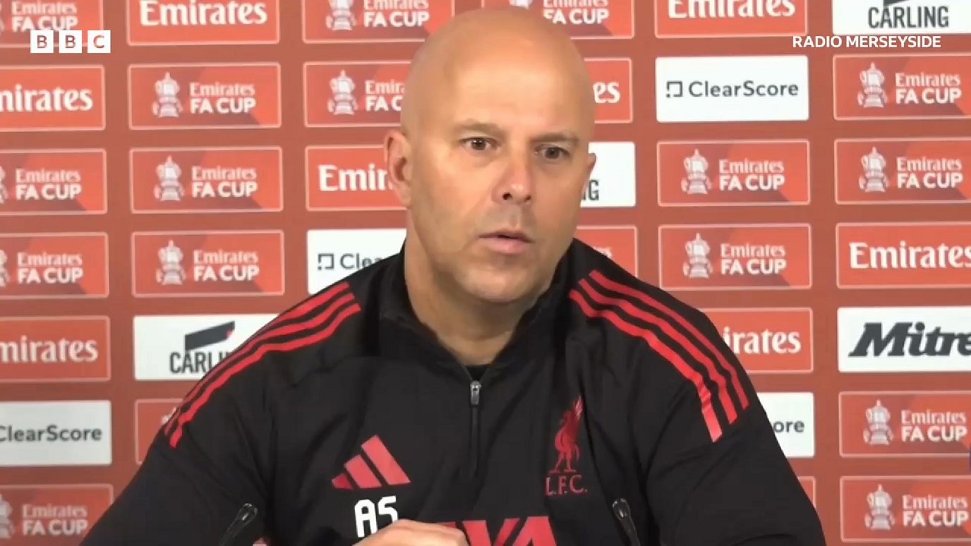 Slot sobre la condición física de Wirtz, los goles encajados en los últimos minutos y el nuevo enfrentamiento contra los Wolves