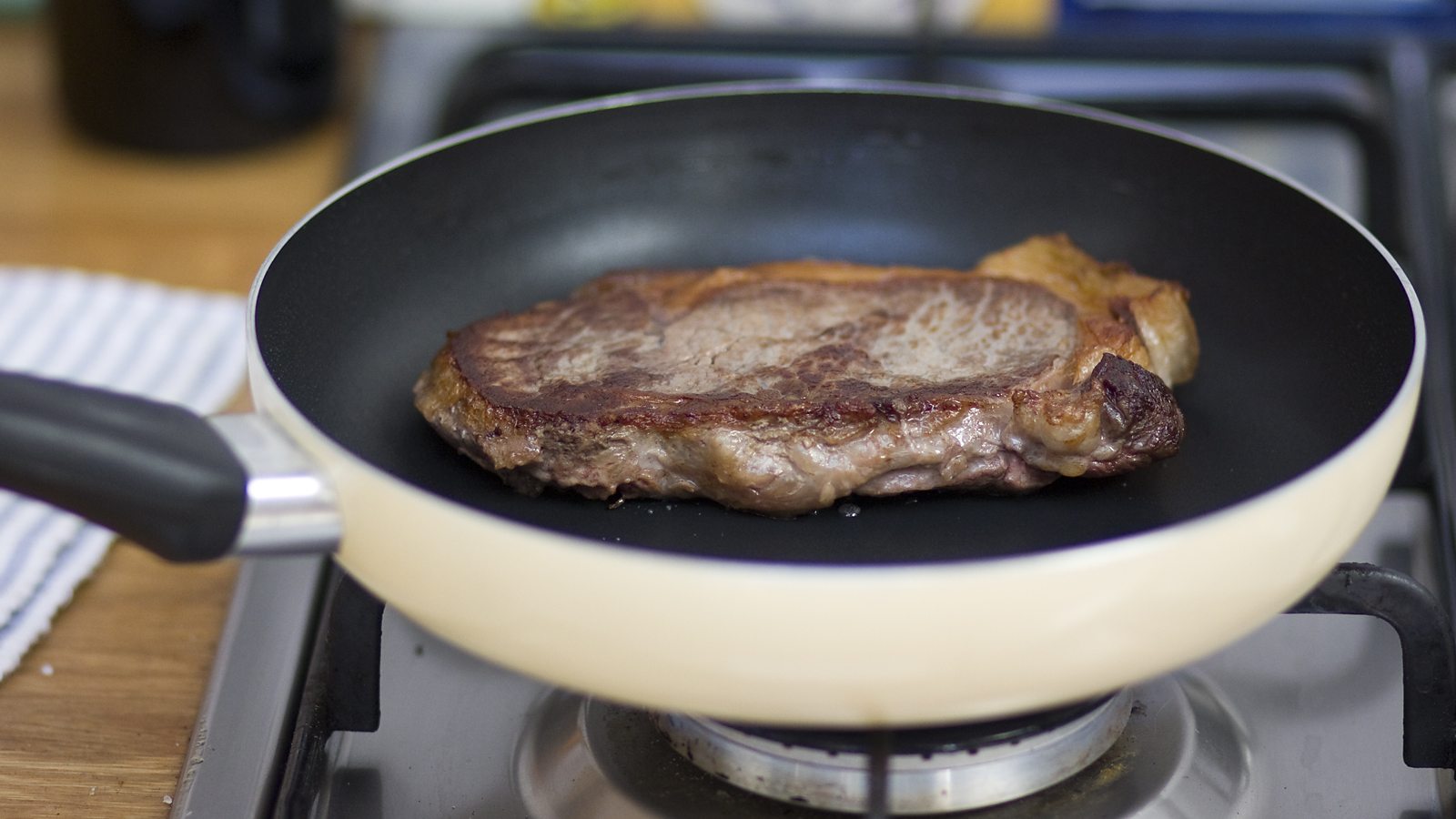 How to cook a steak - BBC Food