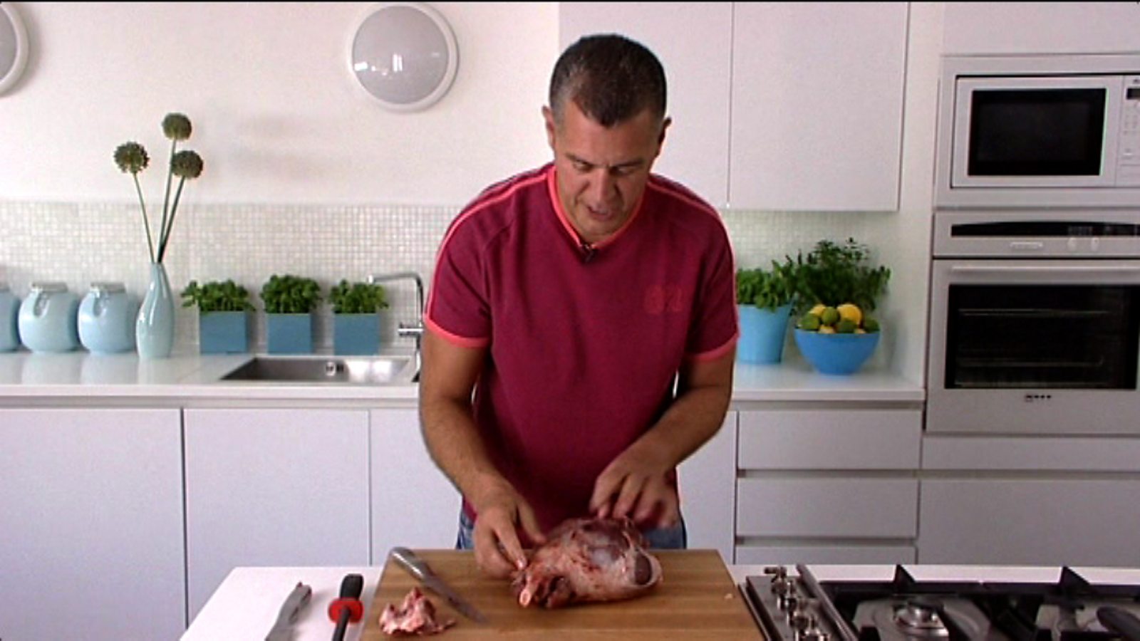De-boning and butterflying a leg of lamb - BBC Food