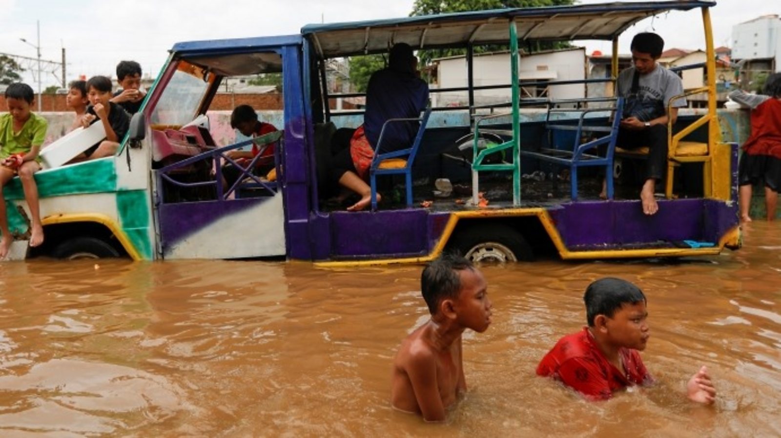 Torrential rain floods Jakarta - Flipboard