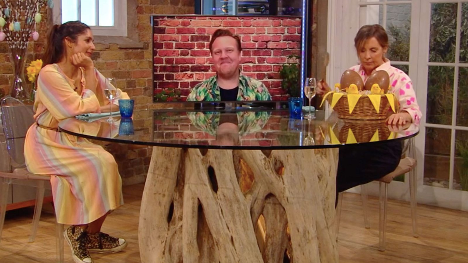 glass table as seen on saturday kitchen