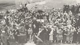 An sluagh ann an Garrabost nuair a thadhail a' Bhanrigh
