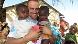 Anndra MacÃŒomhair ann an Tanzania