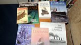 Cruinneachadh de na leabhraichean a tha aig Dòmhnall air an Lusitania