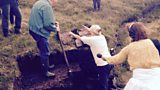 Coinneach a' buain 's Cathy a' sadail