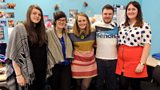 Krisell NicDhòmhnaill, Courtney NicIllÌosa, Rachel NicAoidh, Crìsdean Dòmhnallach agus Helen NicDhòmhnaill.