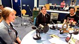 Katie, Angharad agus Aidan a' bruidhinn ri Seonag