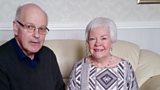 Mgr Dòmhnall MacAoidh agus Jo NicDhòmhnaill