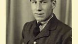 An t-Urramach Iain M Mac a' Ghobhainn na èideadh RAF