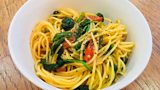 One-pot spinach & tomato pasta