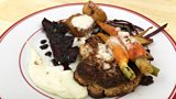 Stèic Cà l-colaig le Purée Currain-ghil is Lùghdachadh-sabhs Balsamic/Cauliflower Steak with Parsnip Puree & Balsamic Reduction