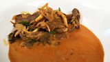 Mairtfheòil Stroganoff le Bun-bhlas a' Ghuga / Beef Stroganoff with Essence of Guga