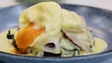 Eggs benedict with potato rosti