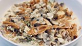 ÃÛÑ¿´«Ã½ made pasta with a mushroom, cheese and wine sauce
