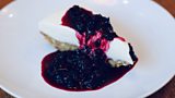 Vanilla cheesecake with fruit compote