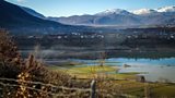 Albà inianaich a' sireadh comraich san RA