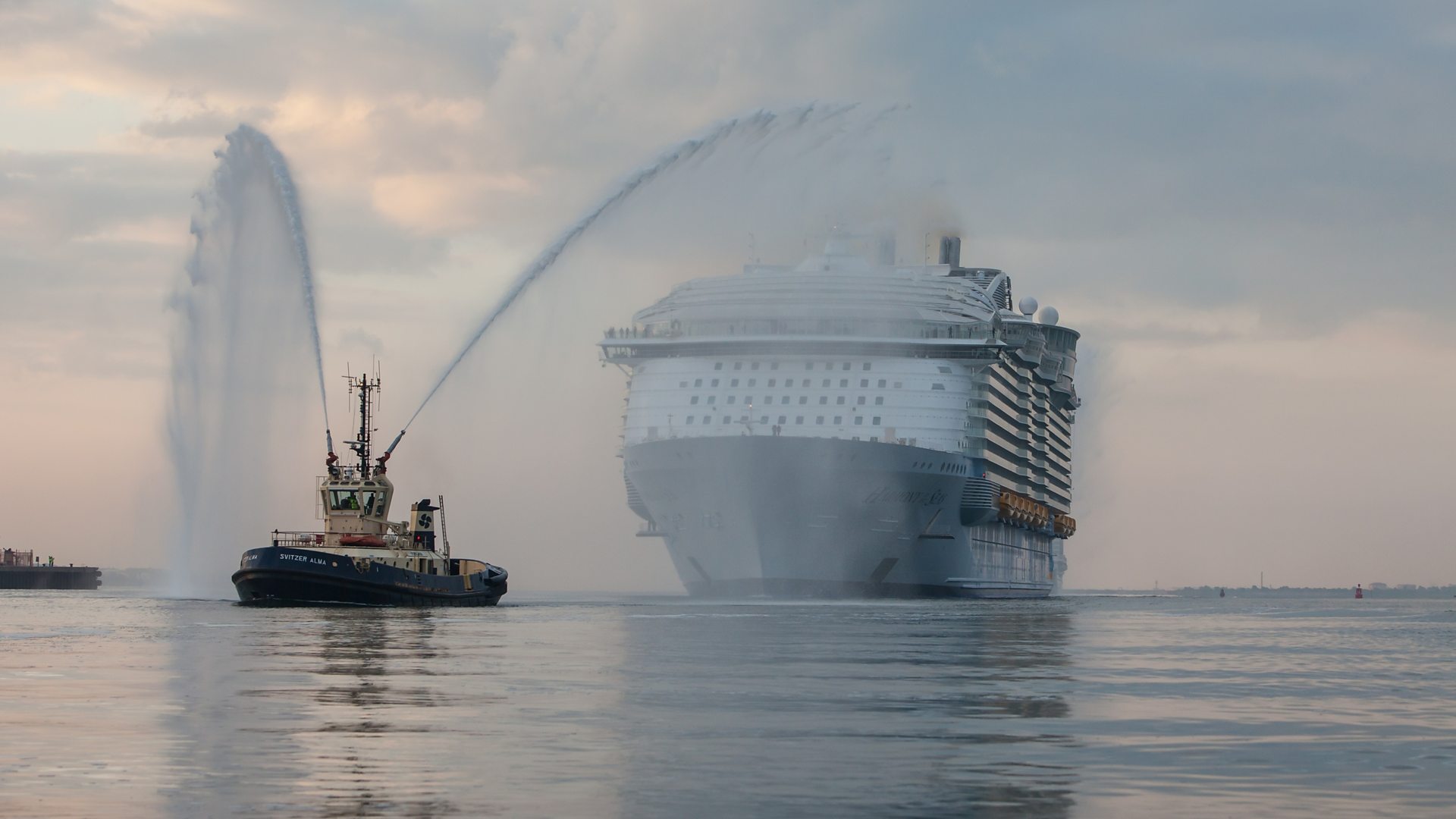 World S Biggest Cruise Liner Comes Into Southampton Bbc News