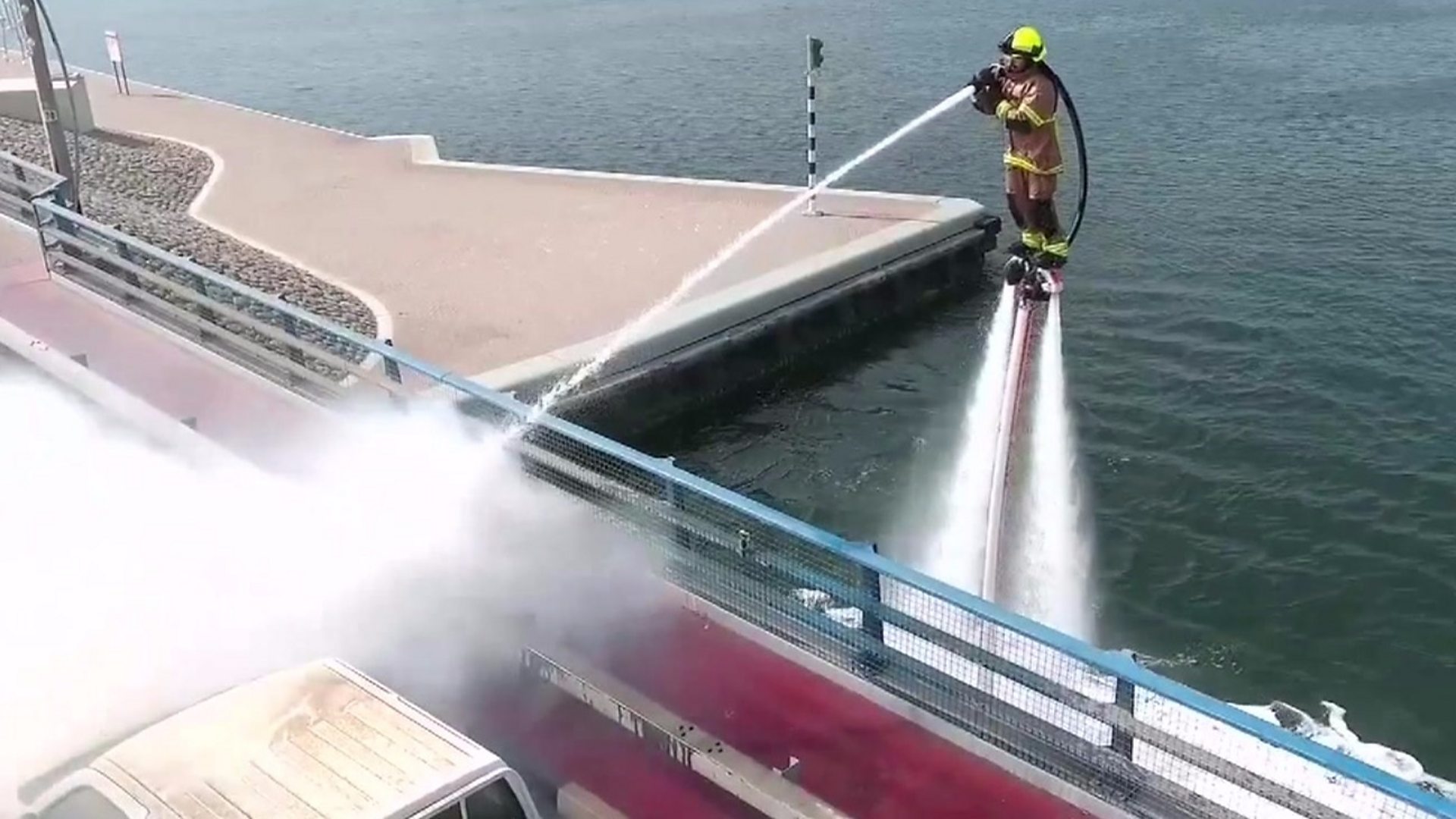 Dubai firefighters aided by water jetpacks – video, World news