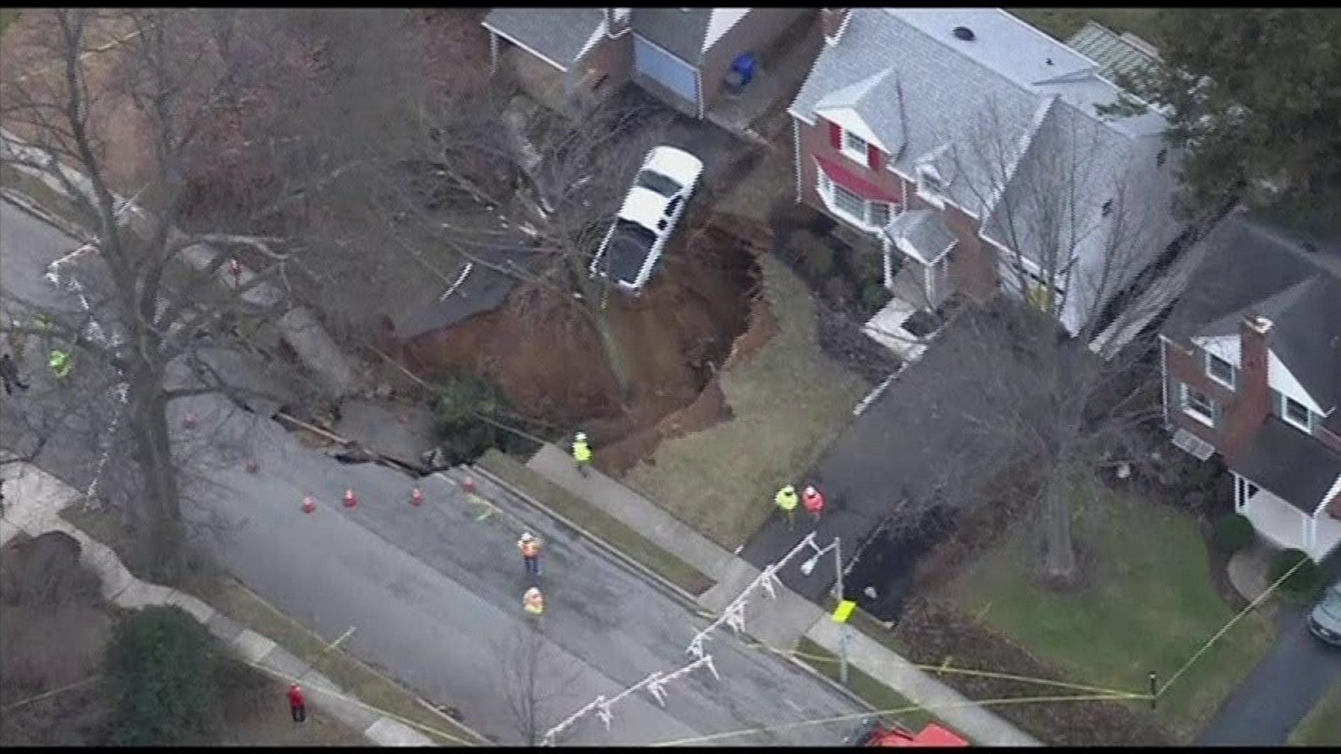 Sinkhole opens up in suburb of Philadelphia - BBC News