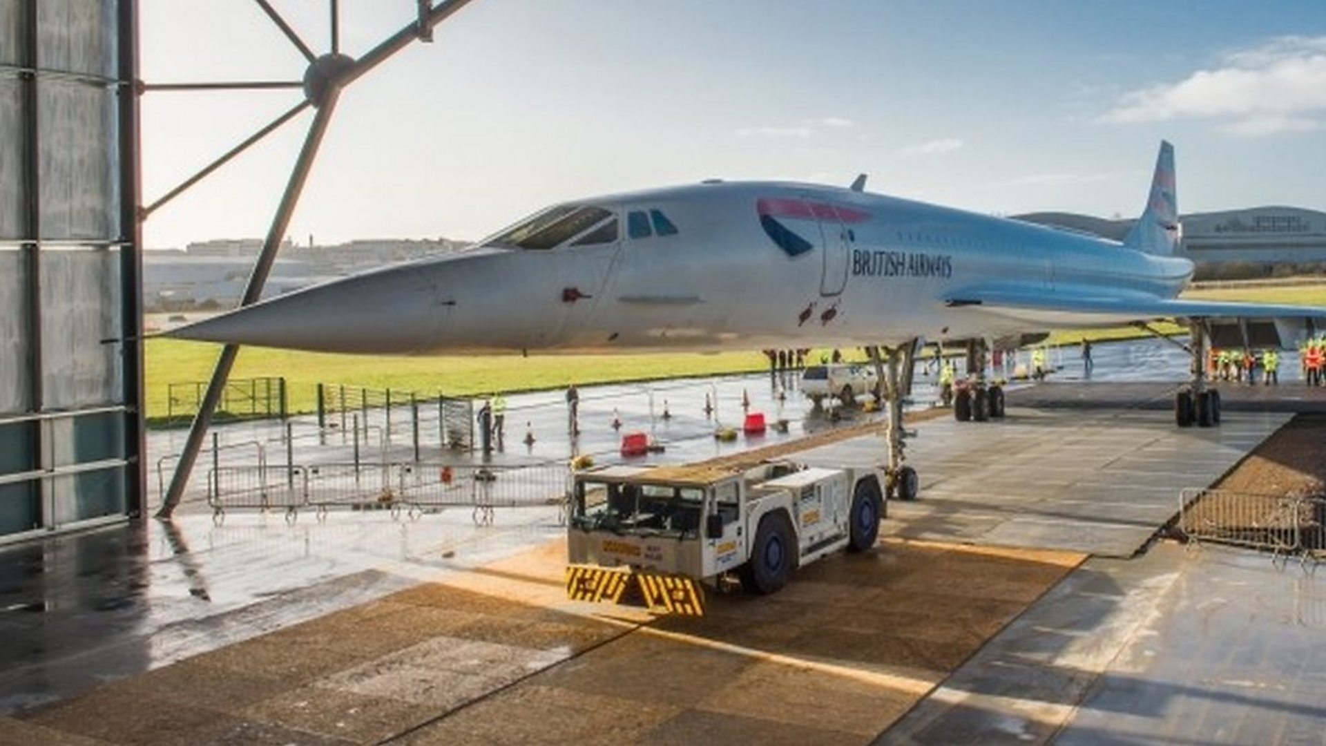 Last Concorde' makes its final journey - BBC News