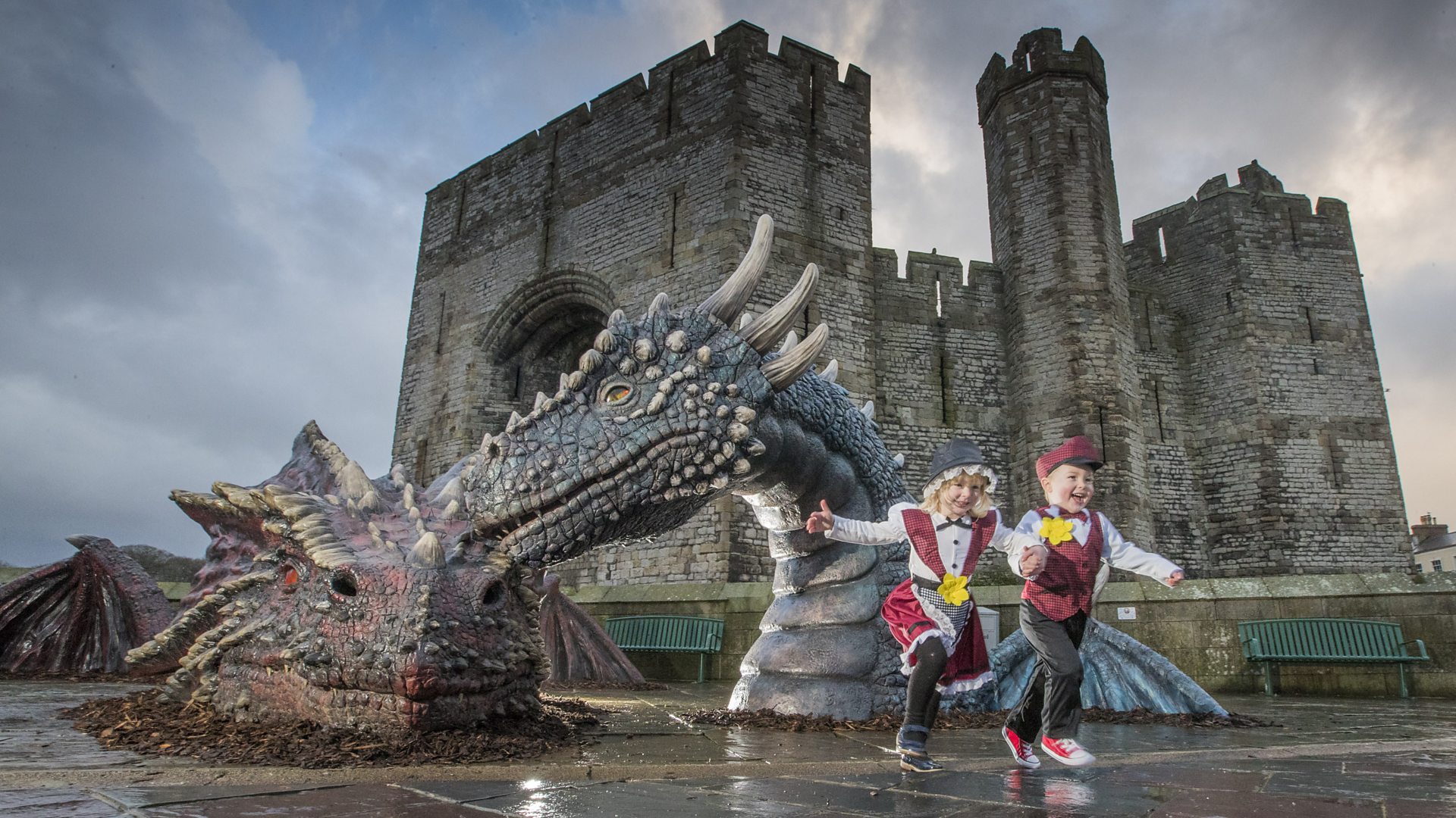 The Welsh Dragons train with Cardiff Met Under 19s ahead of Edinburgh 21 —  STREET FOOTBALL WALES