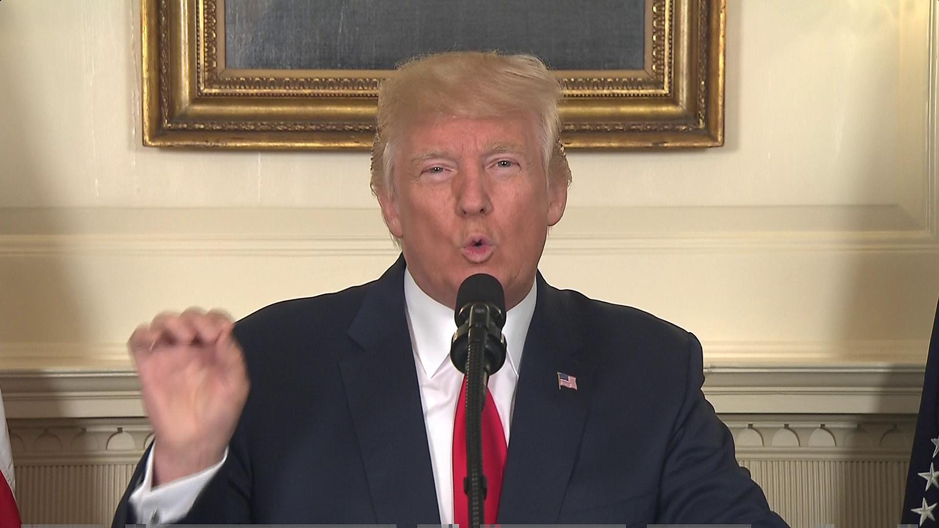 トップス KKK Trump denounces KKK and racism in Charlottesville - BBC News