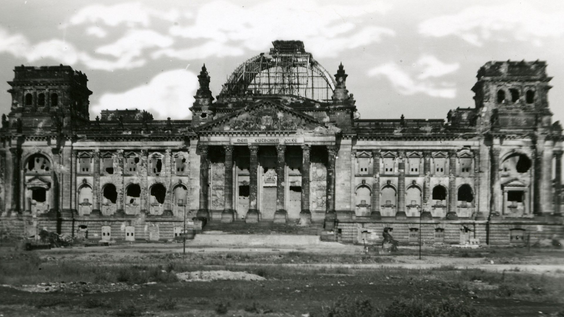 Hitler's helper? Reichstag fire 85 years on - BBC News