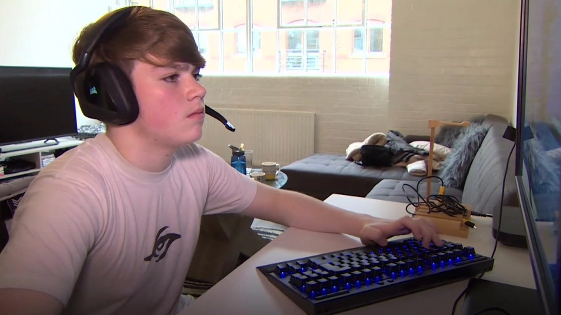 Fortnite Pro Kid Player Professional Fortnite Gamer At 13 A Dream For All Kids Bbc News