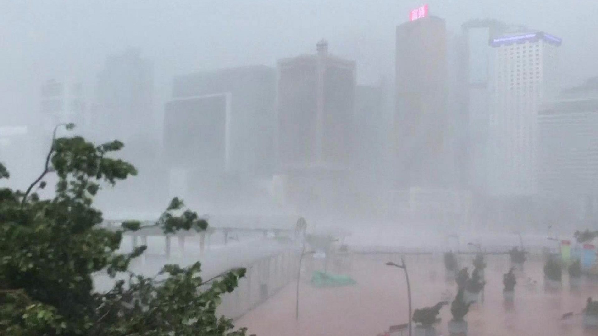 Ледяной шторм в китае. Гонг Конг Тайфун. Три ущелья Китай Тайфун. Поднимается буря Китай Defying the Storm фото. Пила Тайфун Китай отзывы.