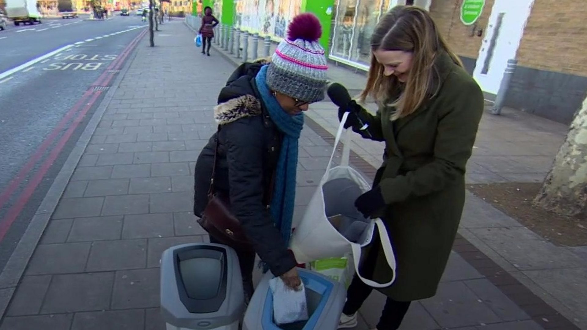 Bin bags to be checked at kerbside for recyclables in Swansea - BBC News