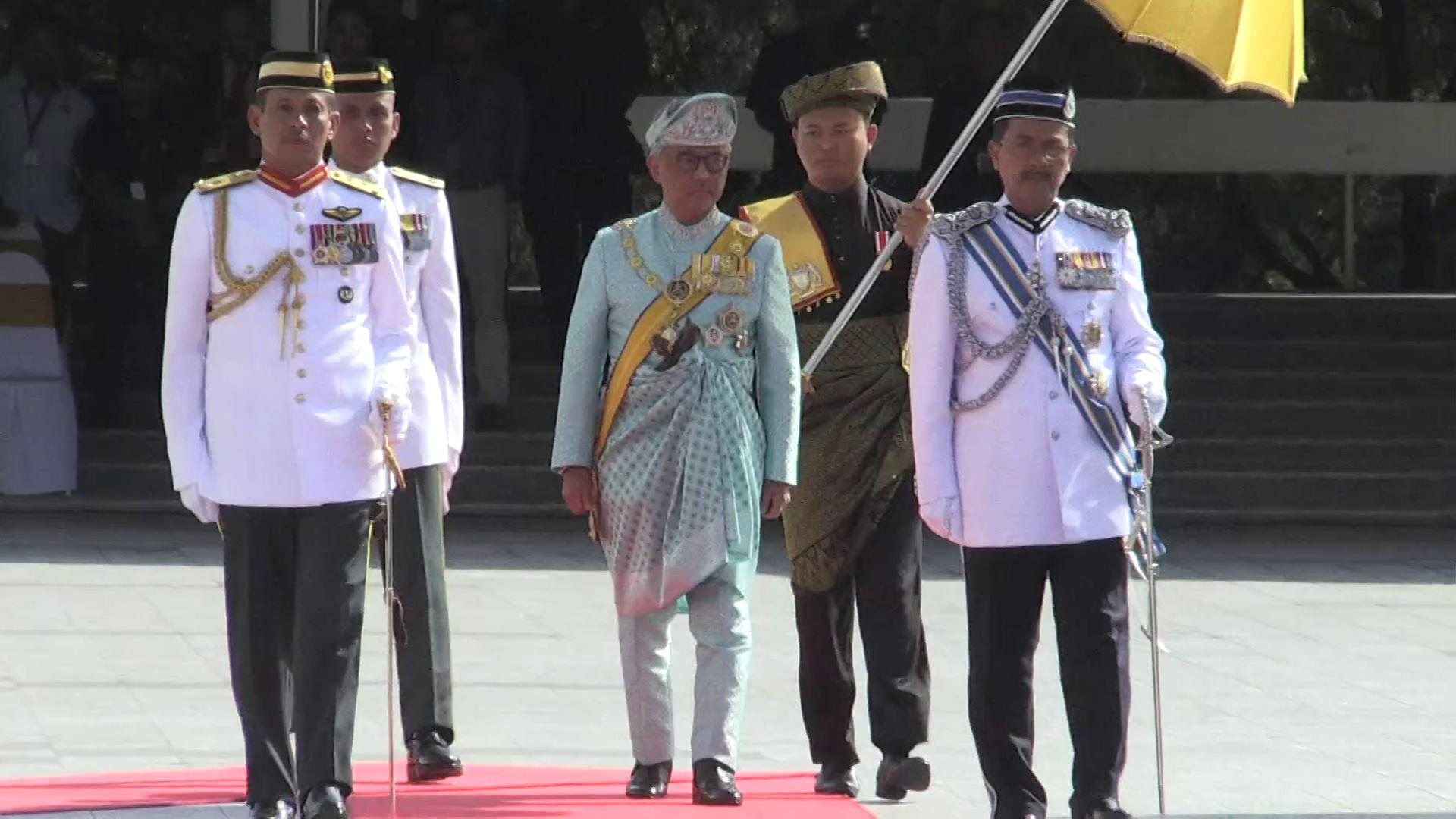 Sultan Abdullah Crowned Malaysia S New King Bbc News