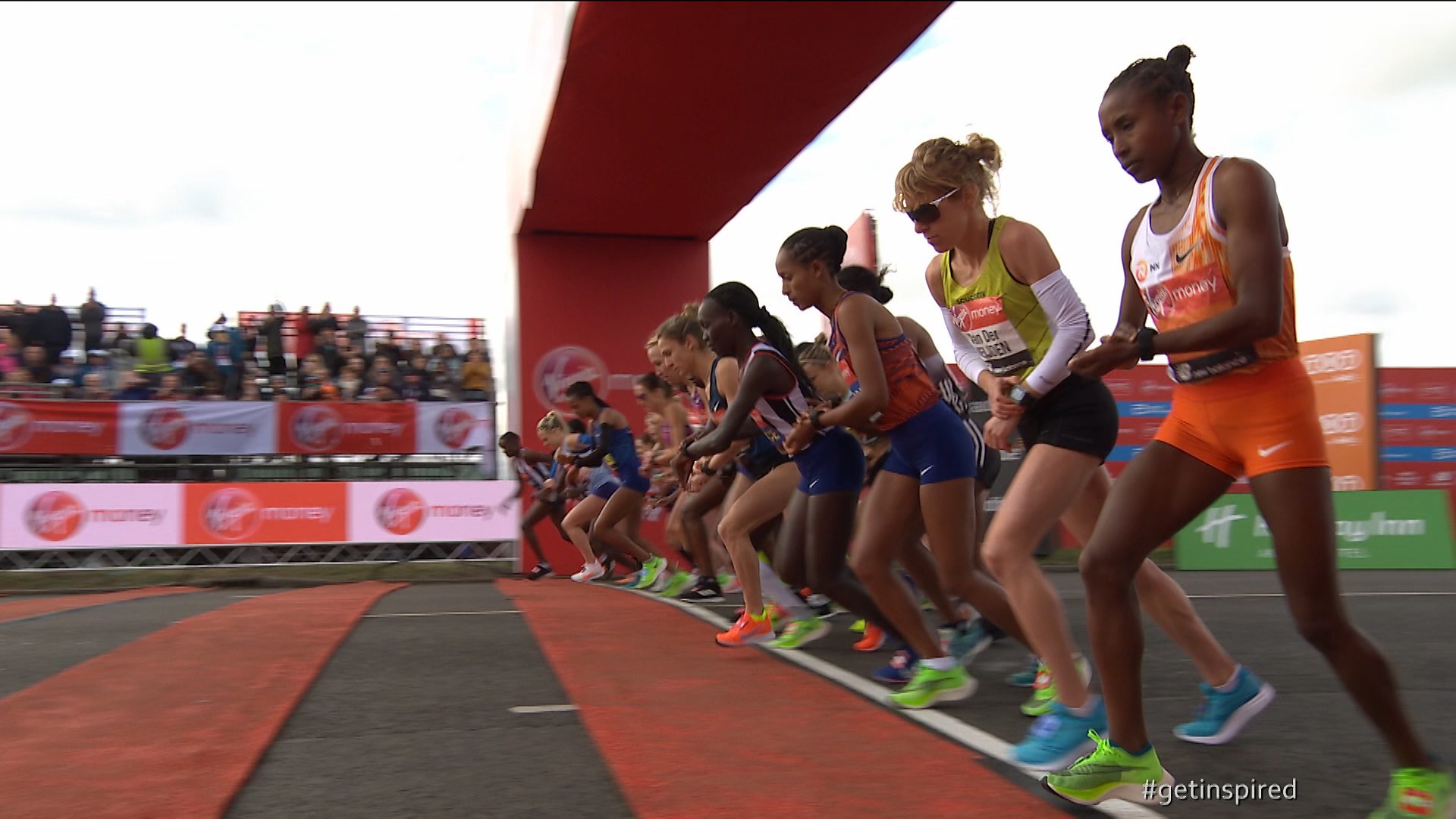 BBC Sport - London Marathon, London Marathon: Women's Race Gets Underway