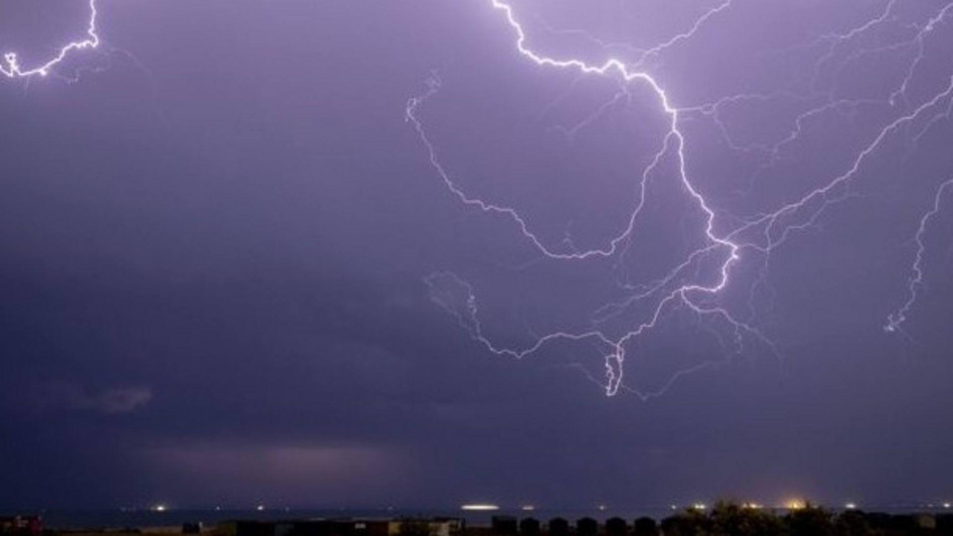 Last Lightning Strike Near Me Lightning Strikes The Uk During The Night - Bbc News