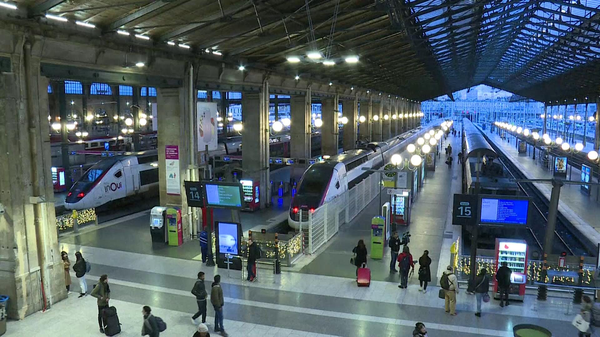 Gare Du Nord At Christmas 2022 France Strikes: Quiet In Gare Du Nord As Strikes Enter 20Th Day - Bbc News