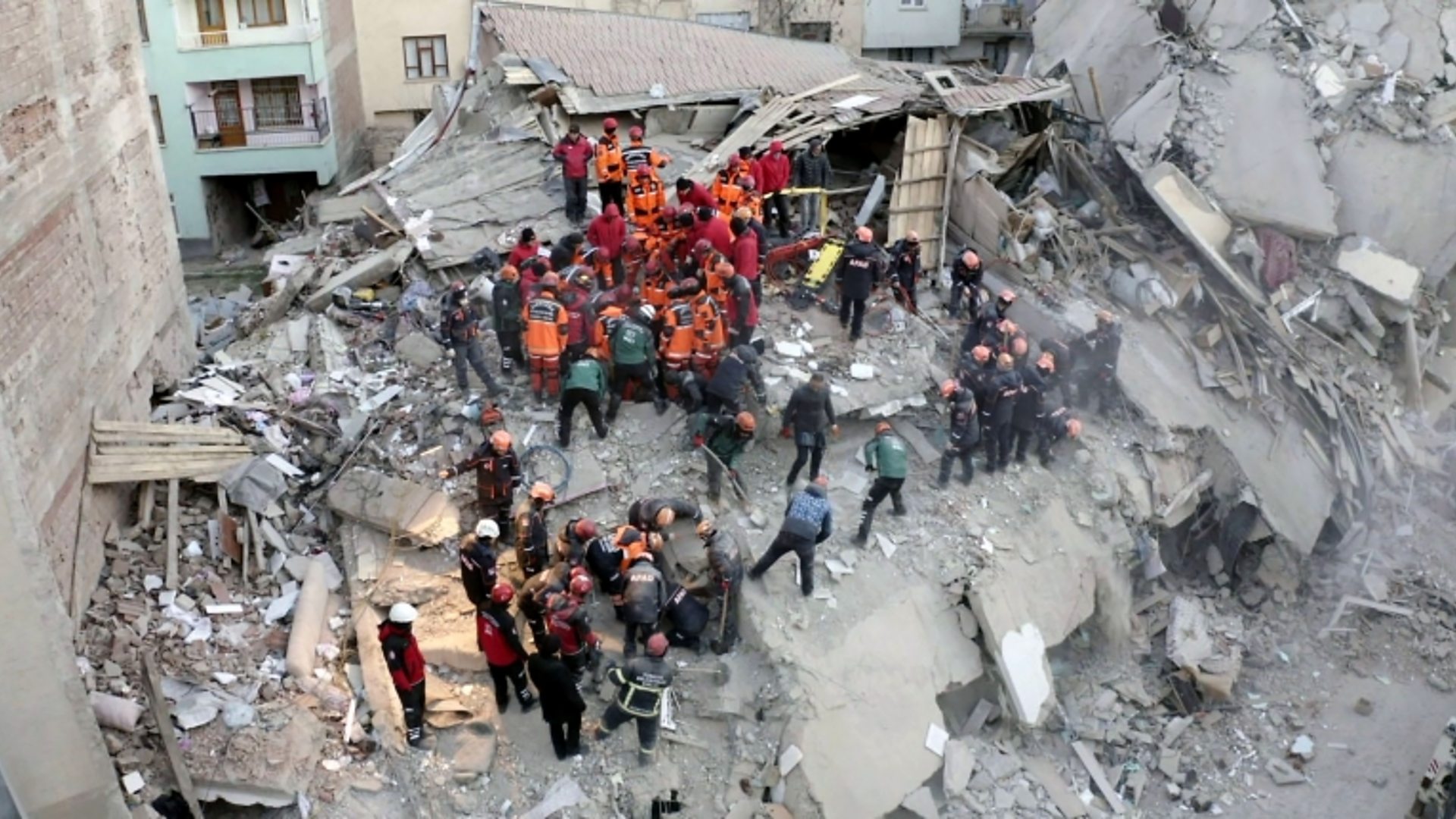 A Magnitude 7 0 Earthquake Hits Turkey S Aegean Coast Bbc News