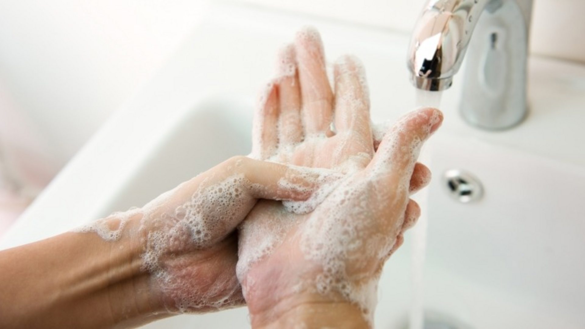 Coronavirus: How to wash your hands - in 20 seconds - BBC News