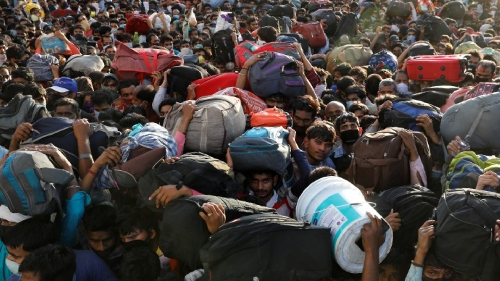coronavirus: huge crowds as india lockdown sparks mass migration - bbc news