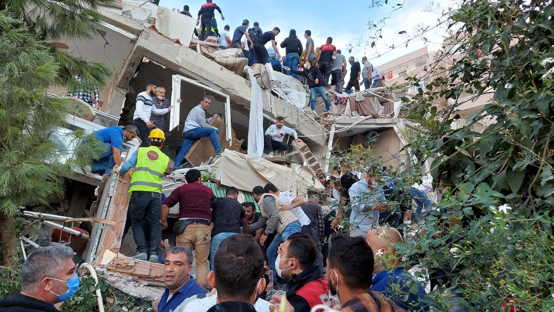 Crete earthquake tsunami warning bbc news