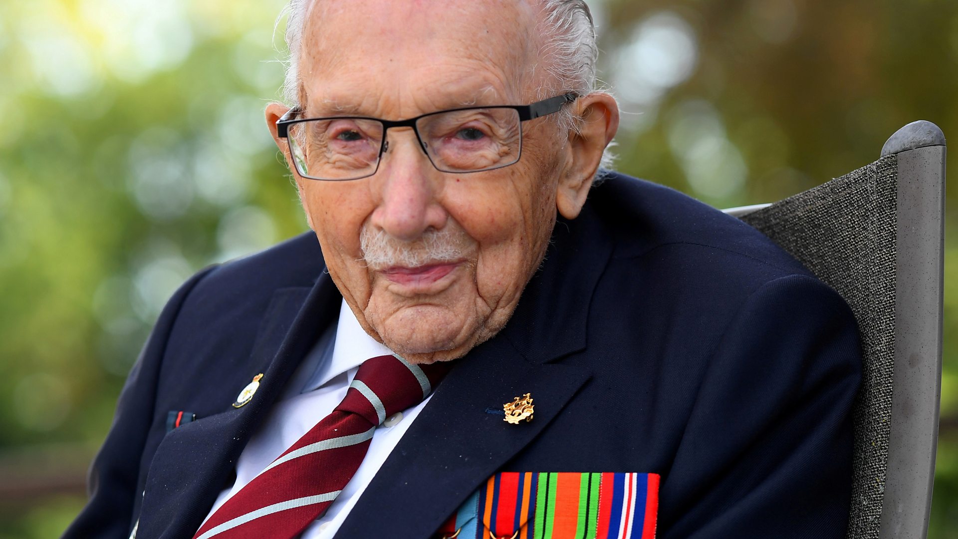 Captain Sir Tom Moore: 'National inspiration' dies with Covid-19