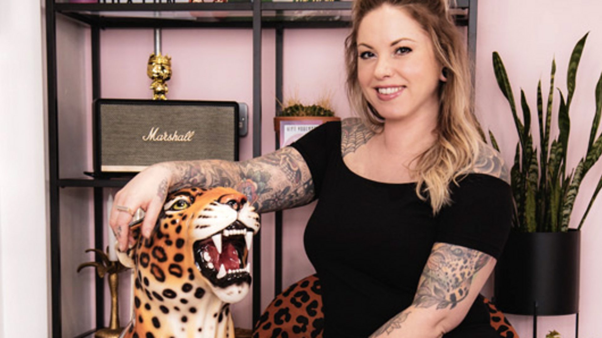 Tattoo Artists Help Breast Cancer Survivors Turn Scars Into Beauty |  DeMilked
