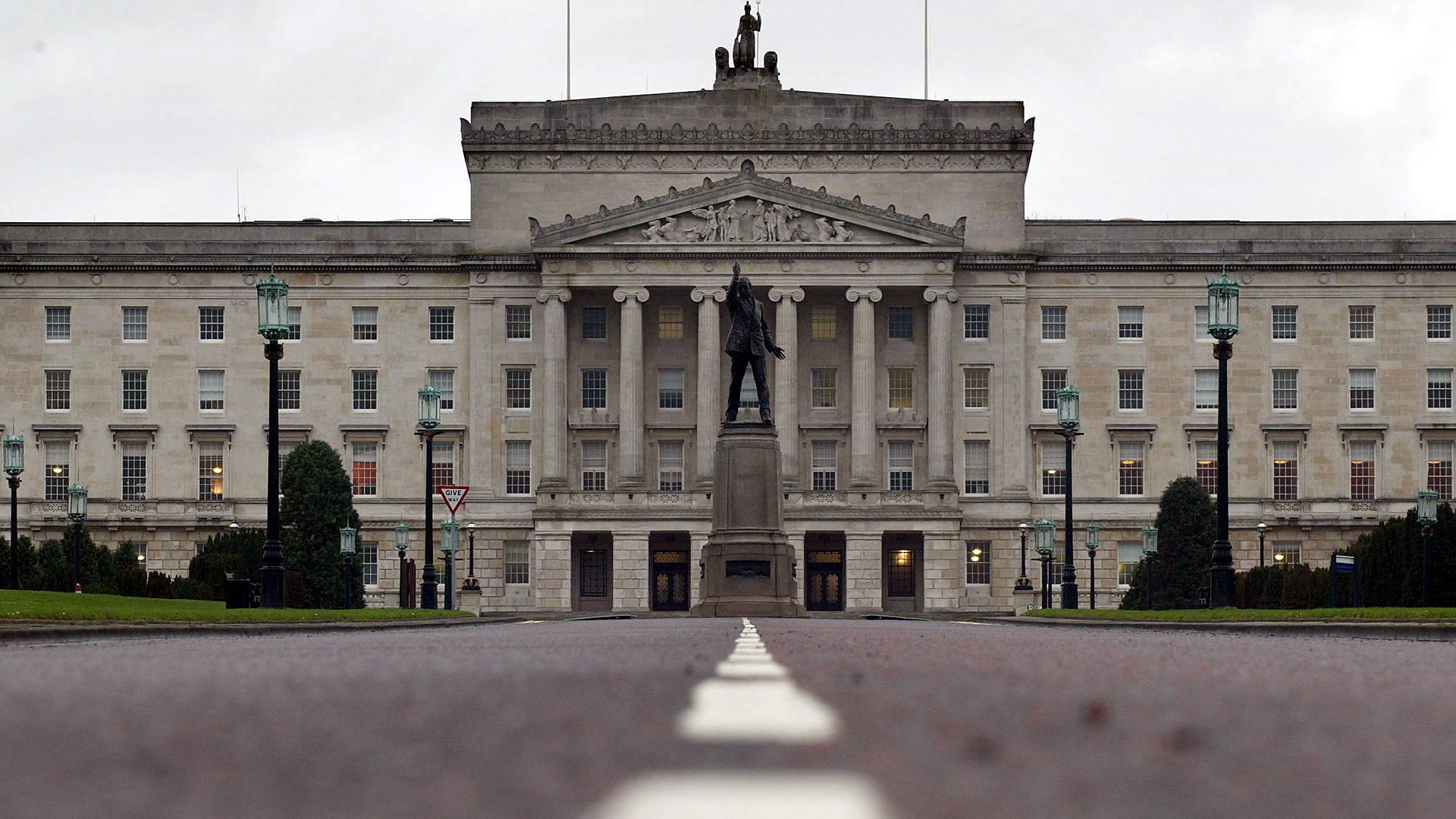how can you visit the northern ireland assembly