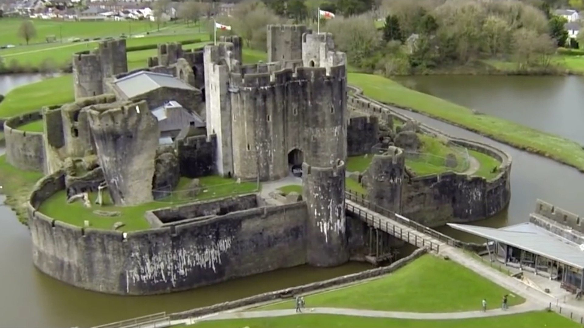 are dogs allowed in caerphilly castle