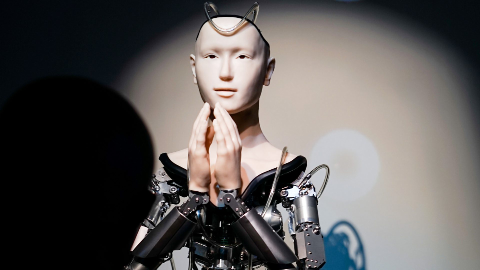 robots: AI transform religion? - BBC News