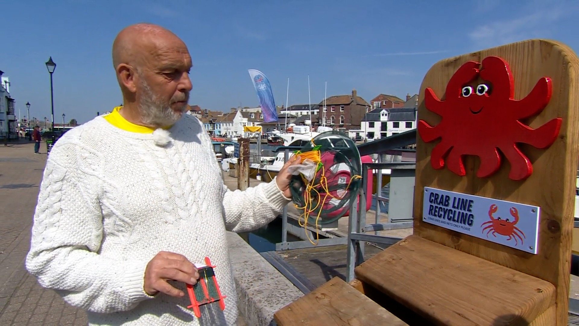 Weymouth recycling bins for crabbing plastics - BBC News