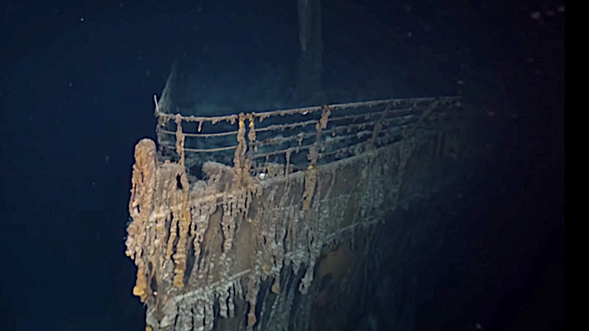 Покажи где затонул титаник. Титаник затонул в 1912. Затонувший Титаник 2022. Крушение ”Титаника” в Атлантическом океане. Затонувший Батискаф у Титаника.