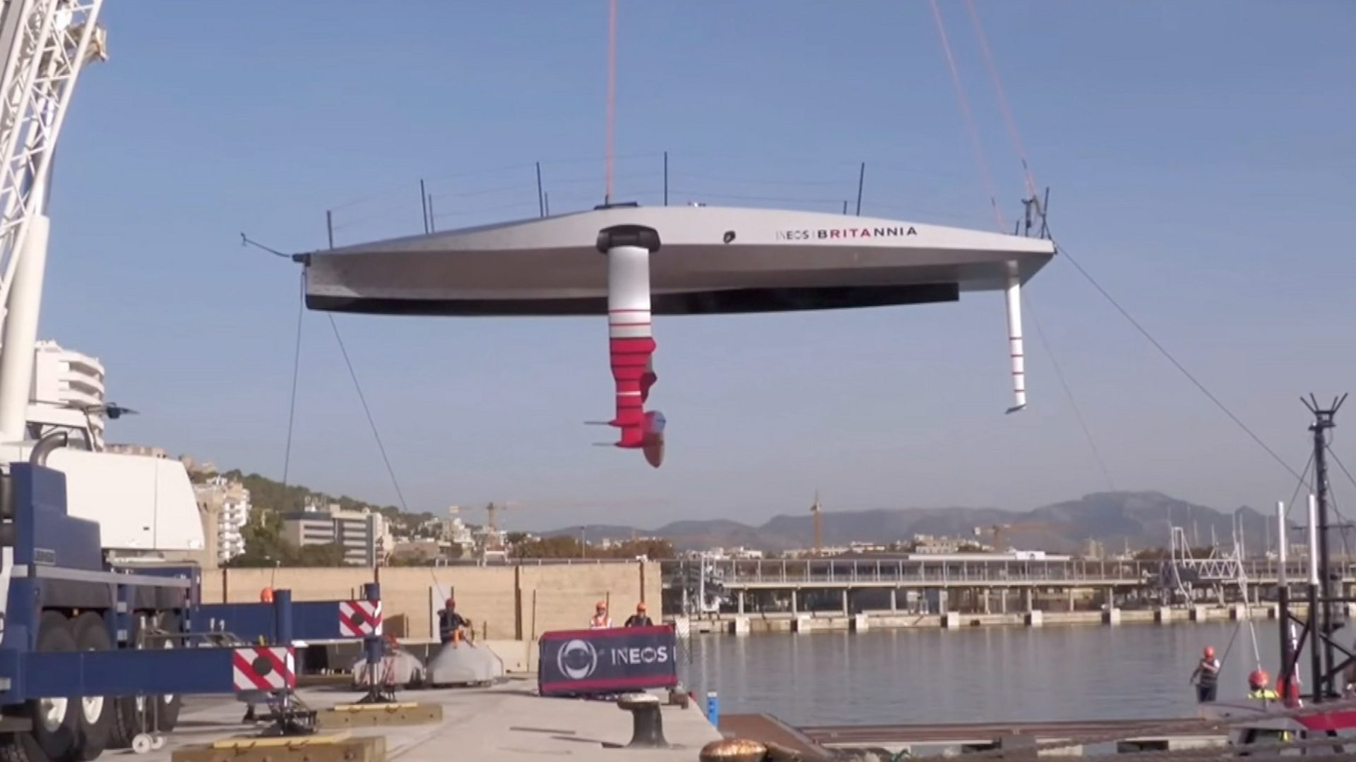 America's Cup: Boats that fly - sailing as you have never seen it before -  BBC Sport