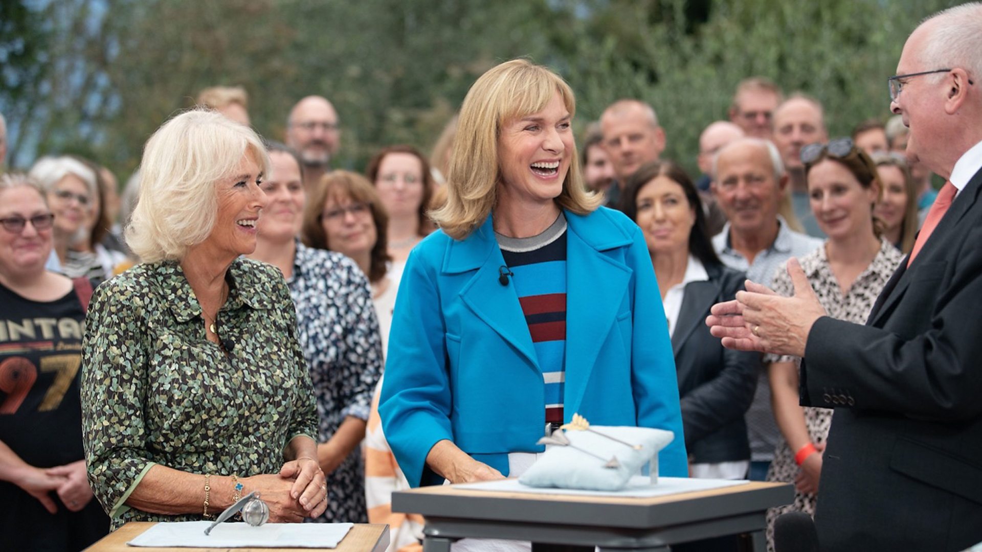 her-majesty-the-queen-consort-joins-fiona-bruce-on-antiques-roadshow