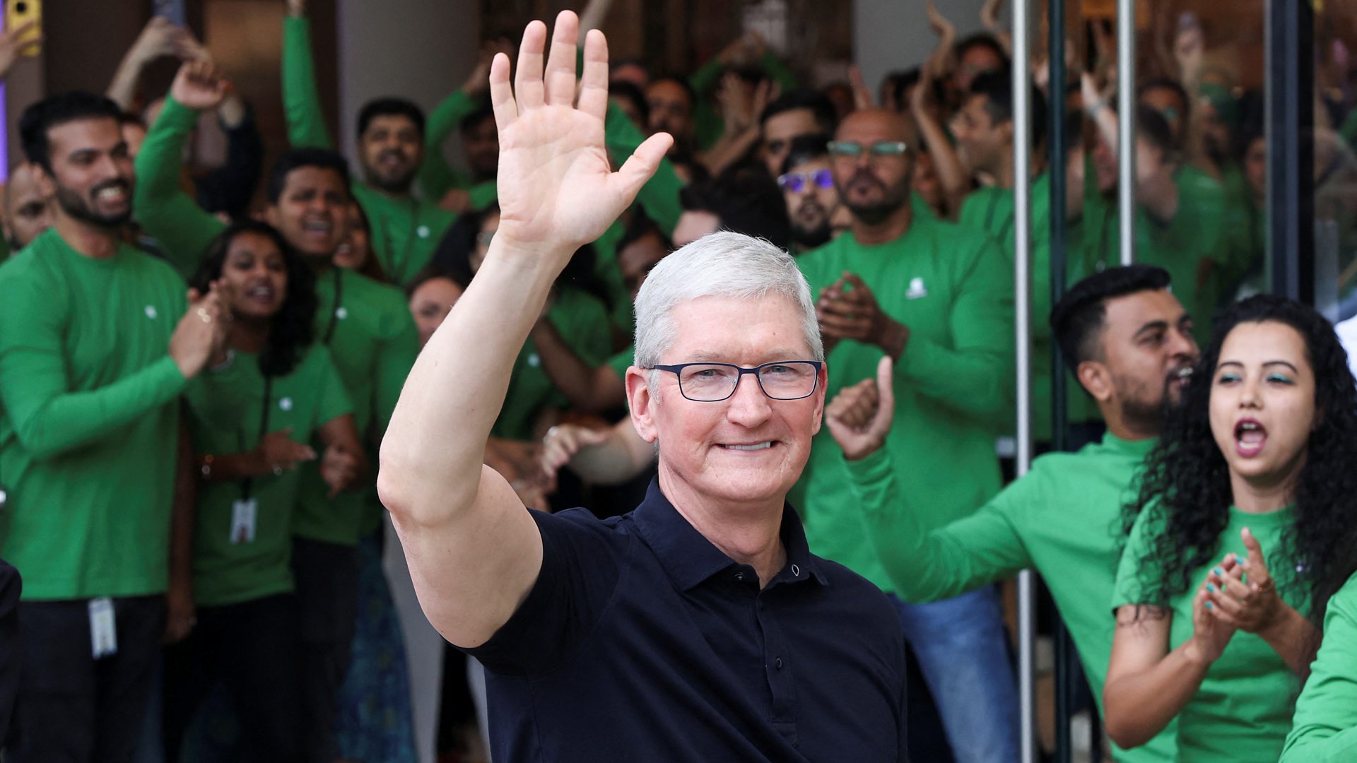 Tim Cook opens first Apple store in India - KTVZ