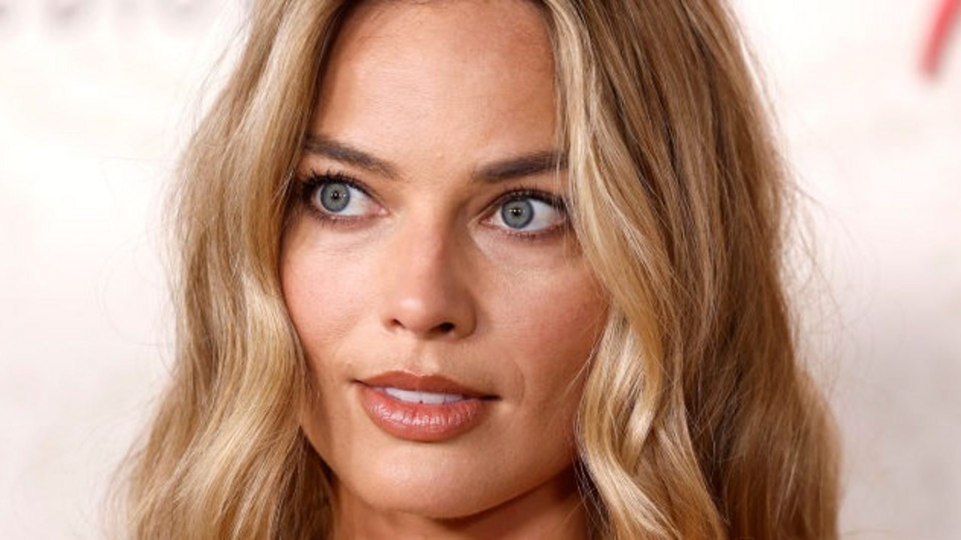 24 Hours with Margot Robbie - Margot Robbie Shares Her Daily Routine